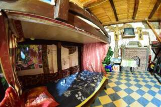 Хостелы Beliy Kakadu Ужгород Спальное место на двухъярусной кровати в общем номере для мужчин и женщин-25