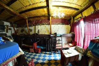 Хостелы Beliy Kakadu Ужгород Спальное место на двухъярусной кровати в общем номере для мужчин и женщин-29