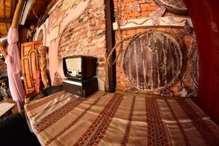 Хостелы Beliy Kakadu Ужгород Спальное место на двухъярусной кровати в общем номере для мужчин и женщин-32